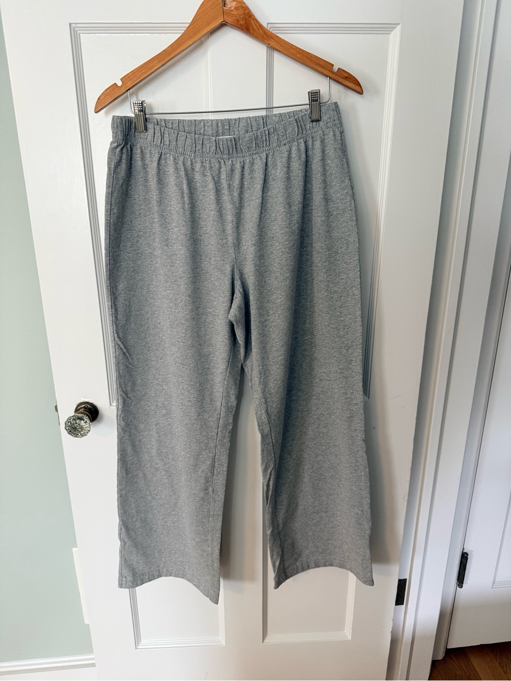 perfectwhitetee straight leg pull on pants Sz L